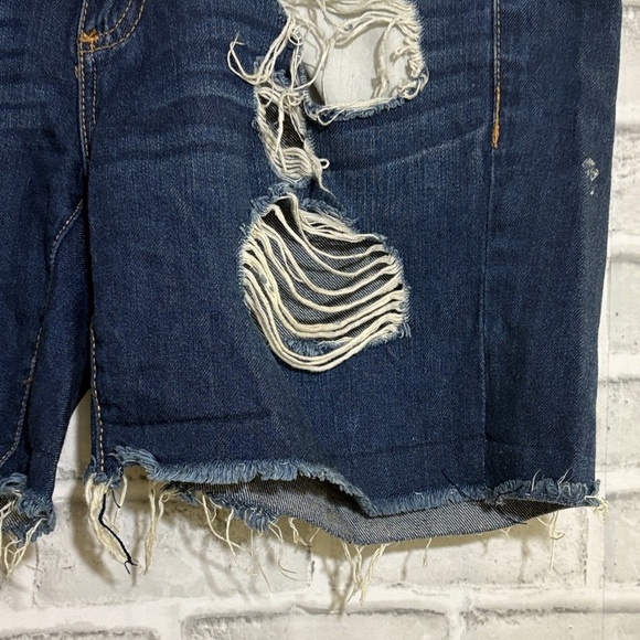 Garage Distressed Denim Shorts- measurements suggest size 8 - Picture 6 of 10